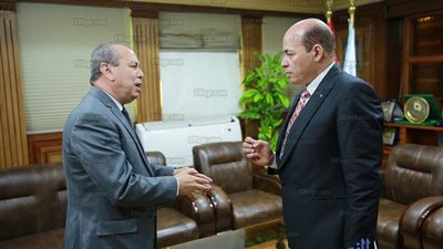 محافظ كفرالشيخ يبحث استكمال مشروع النقل الداخلى مع 