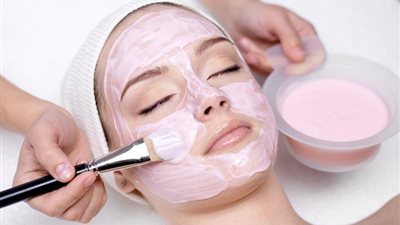 بدون بوتكس.. جربي ماسك الخميرة والعسل للتخلص من التجاعيد