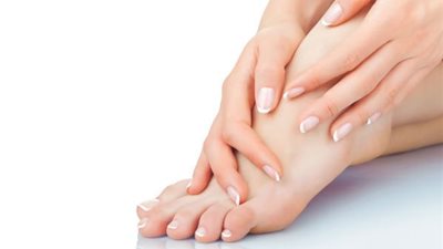 خلطات طبيعية للحصول على كعب ناعم في الصيف