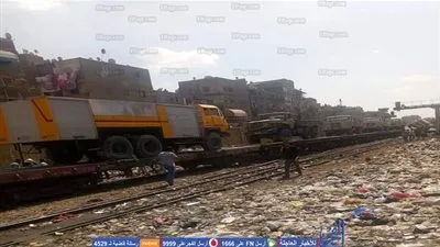 عاجل .. سقوط ٣ عربات من قطار بضاعة بمدخل حوش ورش الفرز (فيديو وصور)