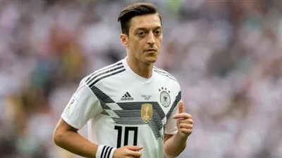 لوف: أوزيل لم يحترمني.. ولذلك لن أستدعيه أبدًا للمنتخب الألماني