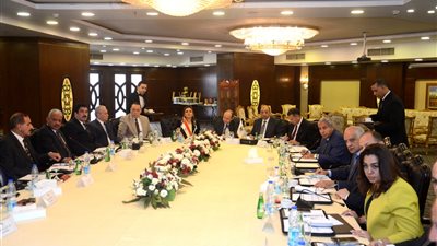 وزير التجارة والصناعة يشارك فى حوار مفتوح مع المحافظين الجدد بوزارة التنمية المحلية