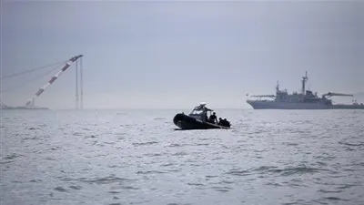 الجيش اليمني يحبط مخططًا أعده الحوثيين لاستهداف الملاحة الدولية بزورق مفخخ