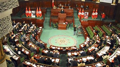 تونس: إعلان ثمانية من نواب الحزب الحاكم تأييدهم للشاهد
