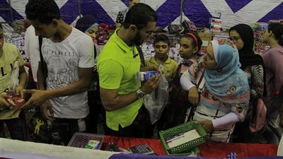 زحام شديد على معرض 