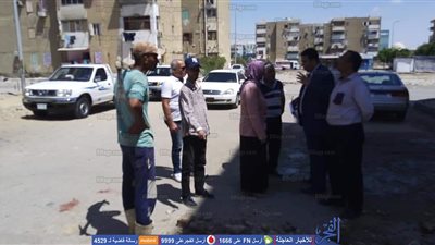 نائب محافظ السويس يتفقد أعمال تركيب أغطية بيارات الصرف الصحي 