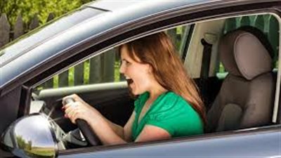 حاولت ركن سيارتها.. فحطمت 7 سيارات أخرى!