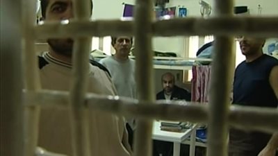 الأسرى الإداريون الفلسطينيون يعلقون مقاطعة المحاكم الإسرائيلية