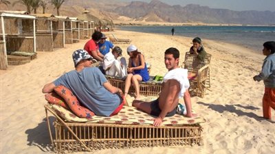 رغم التحذيرات.. 30 ألف إسرائيلى يقررون قضاء عطلتهم فى سيناء