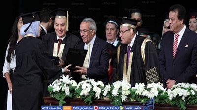 وزير التعليم العالي ومحافظا شمال وجنوب سيناء وحسن راتب فى احتفالية جامعة سيناء بخريجي العام الحالي