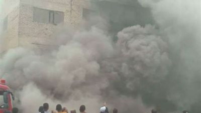 عاجل.. 11 سيارة للسيطرة على حريق مخزن اللبينى بالهرم 