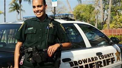 أمريكية تقتل جارها بعدما دخلت منزله بالخطأ