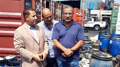إحباط تهريب كمية كبيرة من النفايات والمخلفات الكيميائية المحظور استيرادها بالإسكندرية (صور)