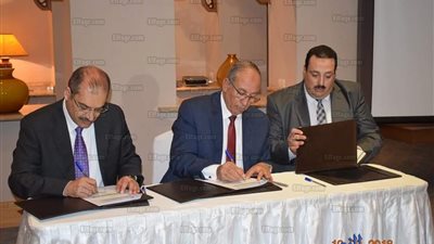 محافظ البحر الأحمر يوقع بروتوكول تعاون لزراعة 