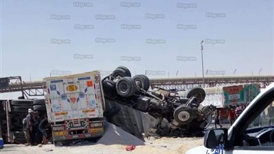 مصرع شخصين وإصابة اثنين آخرين في تصادم سيارتين نقل بطريق 