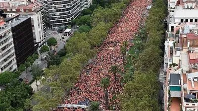 الشرطة الإسبانية: مليون كتالوني يتظاهرون في شوارع برشلونة مطالبين بالاستقلال