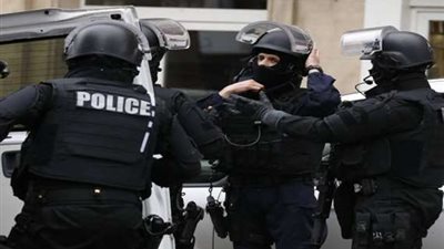 اعتقال أكثر من 150 مهاجرا غير شرعي مختبئين بشاحنات في اليونان