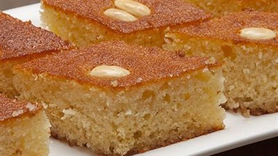 أسهل طريقة لتحضير البسبوسة (فيديو)