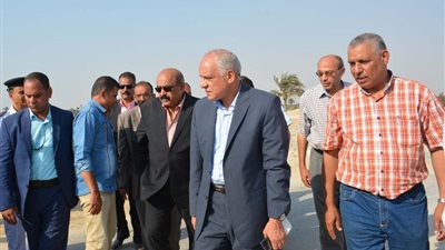محافظ الجيزة يتفقد مخرات السيل بالصف وأطفيح
