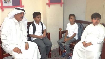 وزير التعليم البحريني يتابع تحويل الطلاب إلى المدارس الأخرى