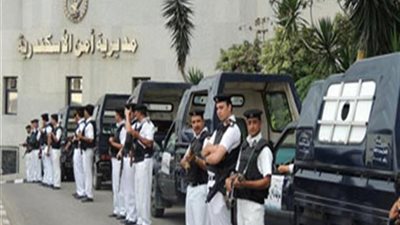 إصابة شخصين في انهيار جزء من عقار في الإسكندرية والسكان يرفضون الإخلاء