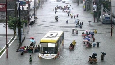 الفلبين تجلي ملايين الأشخاص مع اقتراب إعصار مانجخوت