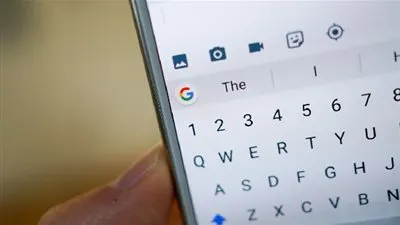 لوحة جوجل Gboard تختبر حاليا زر بحث أكثر ذكاء