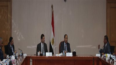 وزير المالية يجتمع مع قيادات الخزانة العامة وسك العملة (صور)