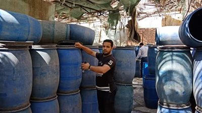 ضبط 6 مصانع غير مرخصة وتحرير 5 قضايا لسلع منتهية الصلاحية بالخانكة