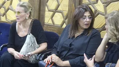 فنانون وإعلاميون وكتاب في عزاء شقيقة حسن راتب (صور)