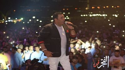 محمد فؤاد يغني أحدث أغاني ألبومه الجديد بحفل نادي الرحاب (صور)