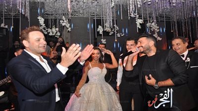 تامر حسني وحميد الشاعري ومصطفى قمر يغنون في حفل زفاف نجل محسن جابر (صور)