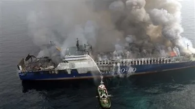 مقتل 10 أشخاص بحريق في سفينة قبالة السواحل الإندونيسية