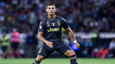 عاجل.. رونالدو يسجل الهدف الثاني لليوفي في شباك ساسولو 