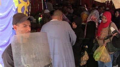 مديرية أمن الأقصر تنظم شادرًا لبيع الخضروات والفاكهة بأسعار مخفضة  