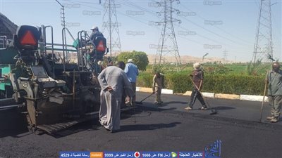 استعدادًا للموسم الجديد.. رصف طريق المسار السياحي بغرب الأقصر (صور)