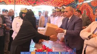 كلنا واحد.. تقدم مساعدات مادية ومواد غذائية ومنتجات جلدية بالواحات البحرية