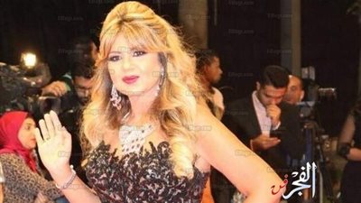 بوسي شلبي تثير سخرية الجمهور بفستان زفاف في مهرجان 