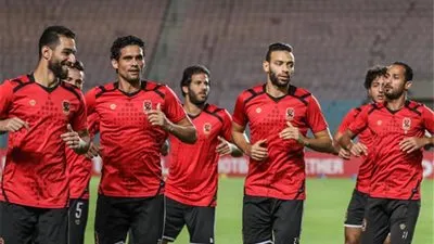 كارتيرون يستبعد 6 لاعبين من قائمة الأهلي أمام حوريا