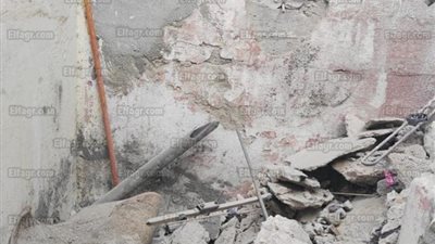 عاجل.. إخلاء عقار من السكان في الإسكندرية بعد انهيار جزء منه (صور)