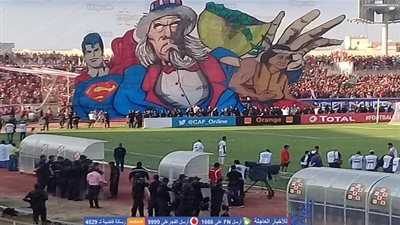 شخصيات كرتونية تزين دخلة النجم الساحلي (صور)‎