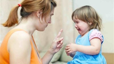 أشياء تجنبي فعلها أثناء تربية طفلكِ