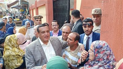 أولياء الأمور يطالبون محافظ البحيرة بعدم زيادة كثافة الفصول (صور)