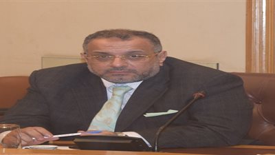 رئيس شعبة الادوات الكتابية لـ 