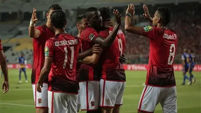 بعد صعوده لمواجهة سطيف بنصف نهائي إفريقيا.. تعرف على تاريخ مواجهات الأهلي أمام الأندية الجزائرية