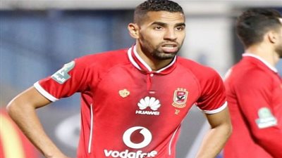 إعلامي يكشف حقيقة تعاقد مؤمن زكريا مع الزمالك