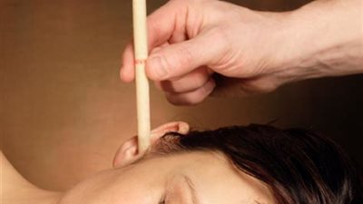 الطريقة الصحيحة لتنظيف الأذن