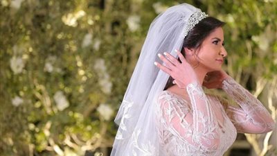 تسريحات شعر بالتاج لإطلالة فخمة يوم الزفاف (صور)