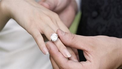 فاجأها بطلب 