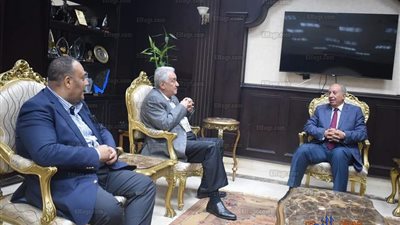 محافظ البحر الأحمر يستقبل نقيب المحامين بالديوان العام (صور)